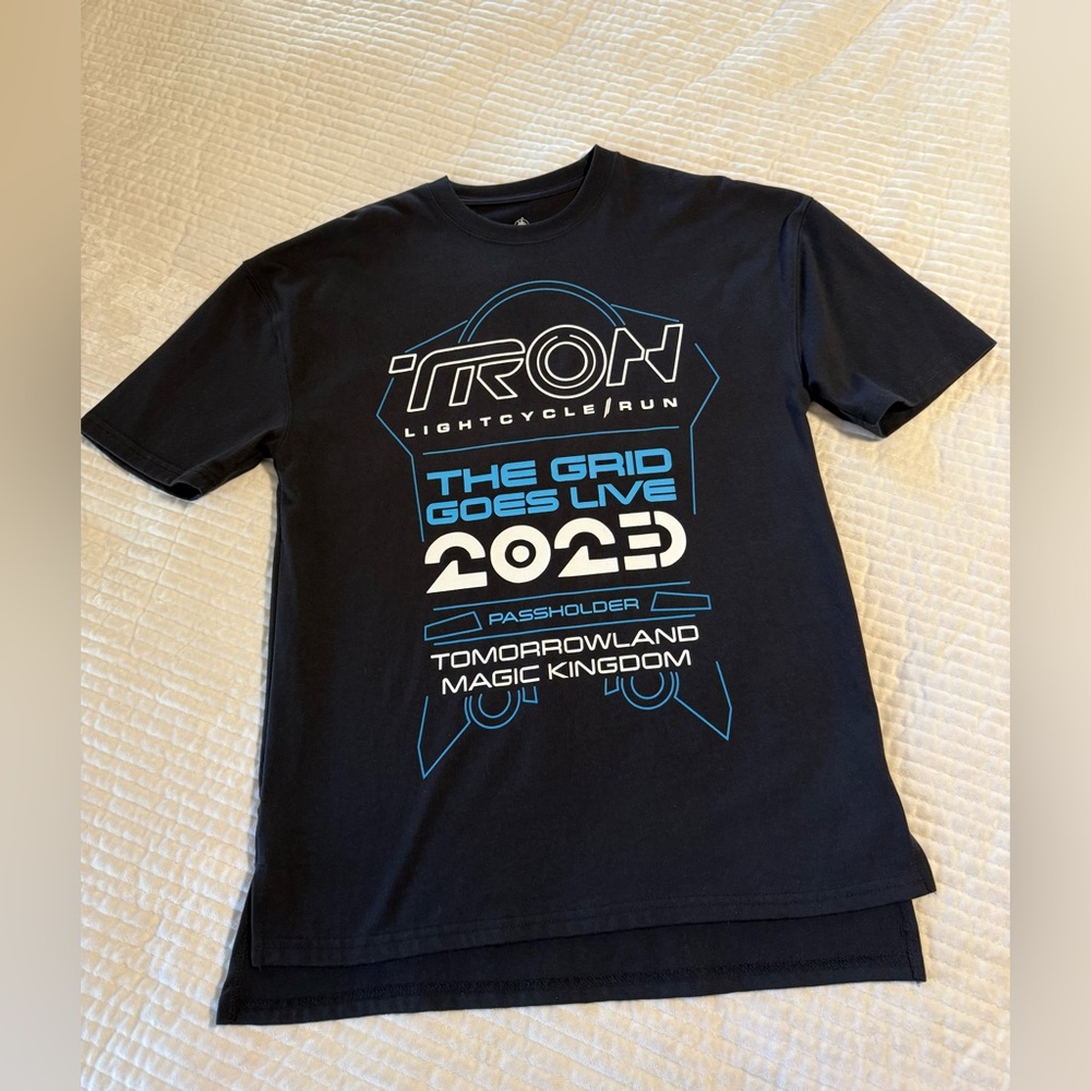 Walt Disney Magic Kingdom “TRON” Passholder Glow-in-the-Dark Shirt Adult Small